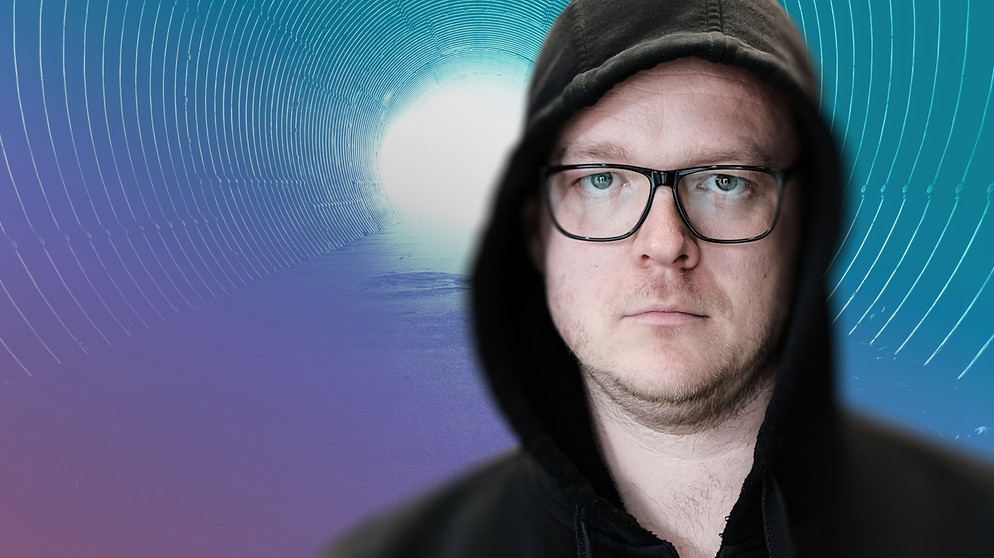 Nico Semsrott vor einem farbig eingefärbten Tunnel | Bild: Marvin Ruppert, hamish/stock.adobe.com; Montage: BR